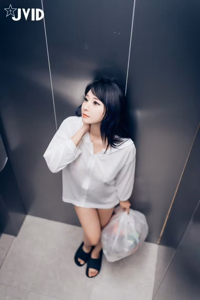 [乐乐] [丰满/爆乳写真] JVID 巨乳电梯日常写真 [125P]-软桃社
